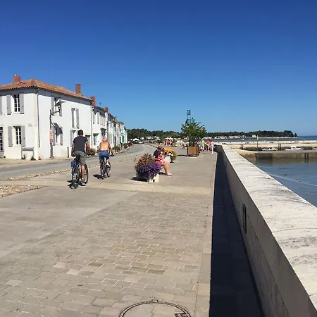 Holiday Rue Charles De Gaulle * Rivedoux-Plage